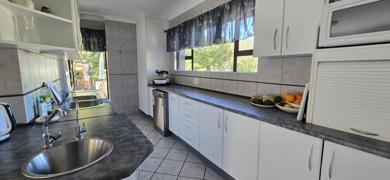 4 Bedroom Property for Sale in Glentana Western Cape
